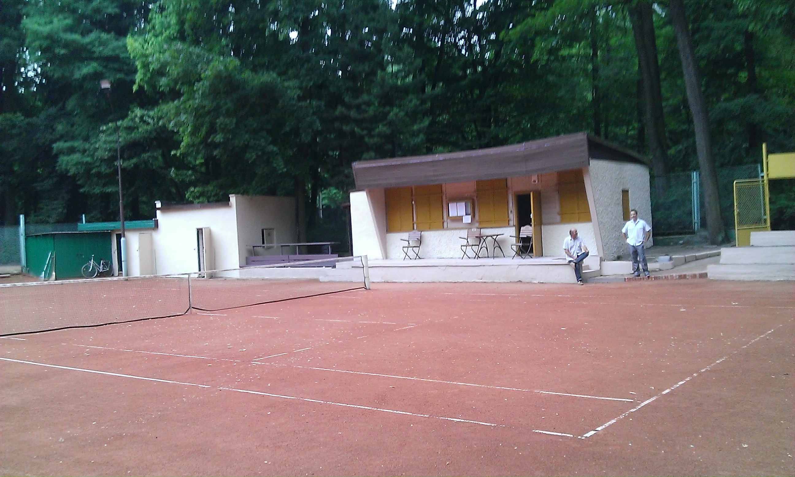 tenis w parku miejskim